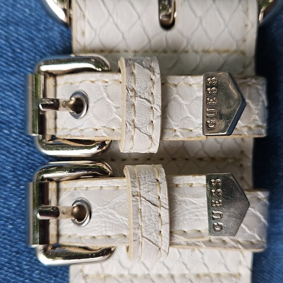 Guess Wide Belt - White Snakeskin Pattern - Chunky Silver Buckle - Small… - Picture 4 of 11